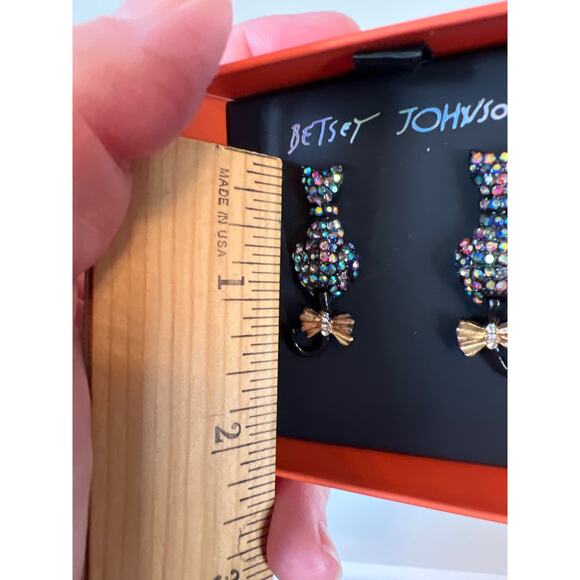 Betsey Johnson Kitty Cat Black Iridescent Pave Rhinestone Earrings in Gift Box - Picture 3 of 3